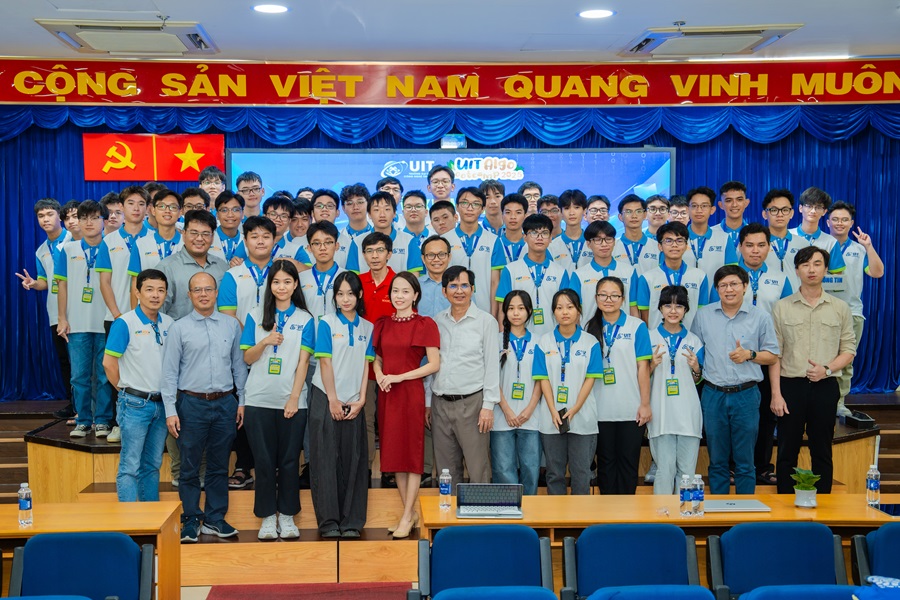Hành trình kiến tạo kiến thức khởi nghiệp tại Trại huấn luyện UIT AIgo Bootcamp 2025 Hành trình kiến tạo kiến thức khởi nghiệp tại Trại huấn luyện UIT AIgo Bootcamp 2025